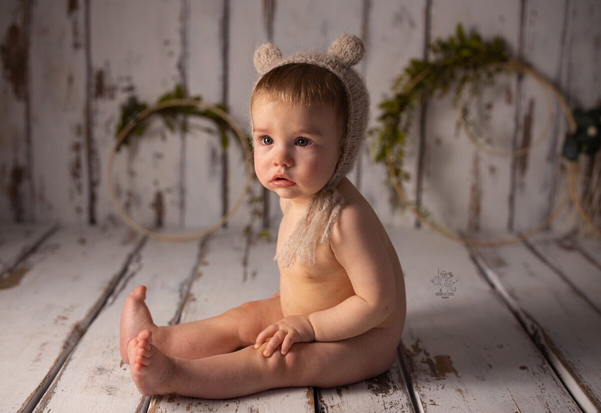 Foto bebe sentado Bebe de 8 meses, sesión infantil, baby sitter.
